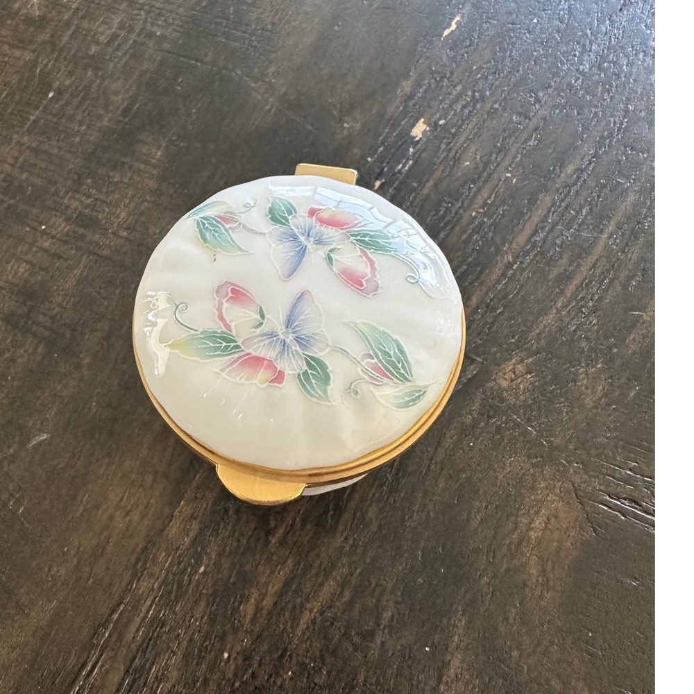 Aynsley Little Sweetheart Bone China Trinket Box Hinged Pill Box England 1984